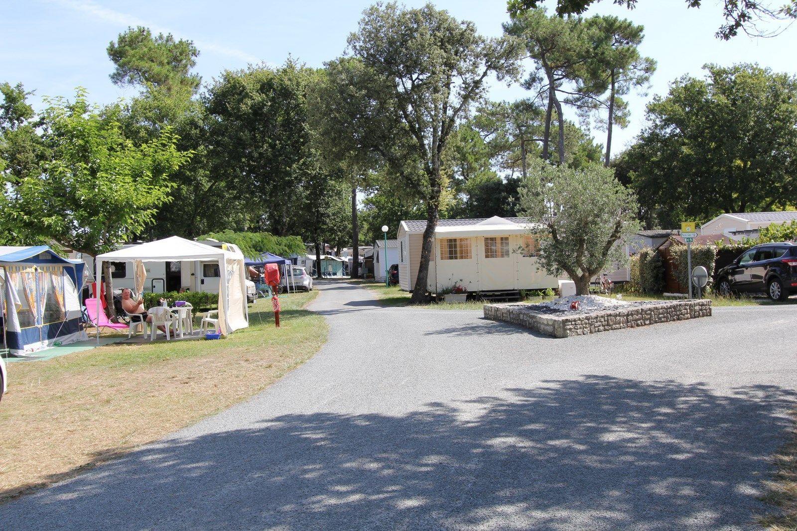 Camping Les Genêts – Camping à Ronces Les Bains